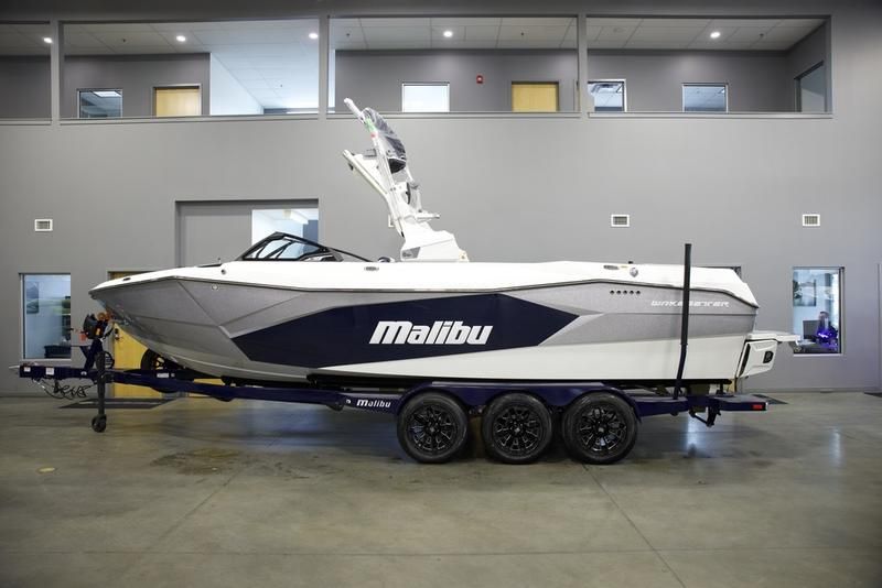 2025 Malibu 26 LSV Boats