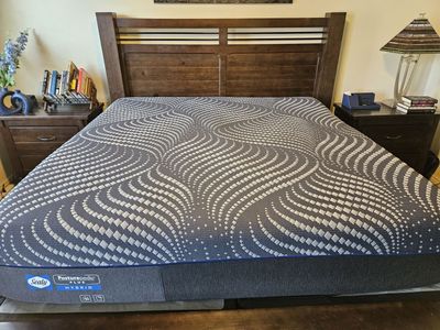King Size SEALY posturepedic Plus Mattress and Box Springs
