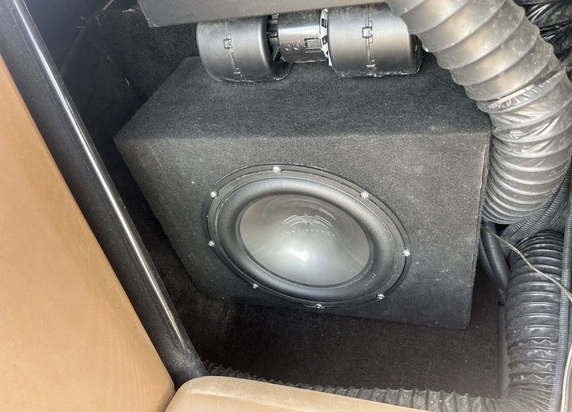 Main image 6