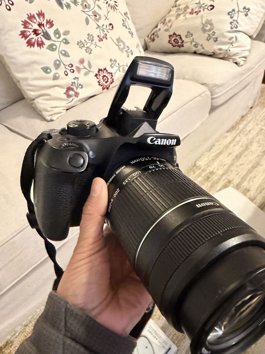 Canon EOS Rebel T6 like new
