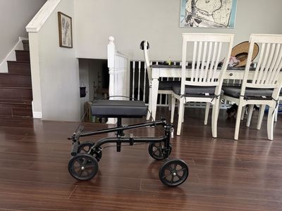 Medical Knee Scooter Foldable & adjustable knee scooter with breaking system. Used 2 times.