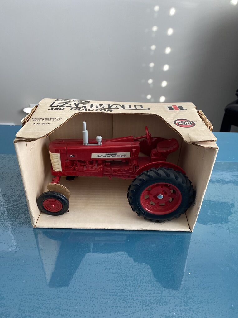 Eryl Farmall 350 Tractor 1/16 Die-Cast Metal