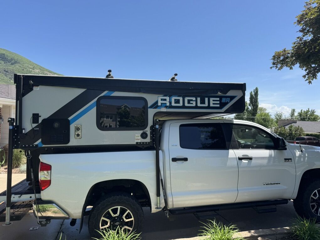2021 Palomino Rogue EA 2 pop Top Camper