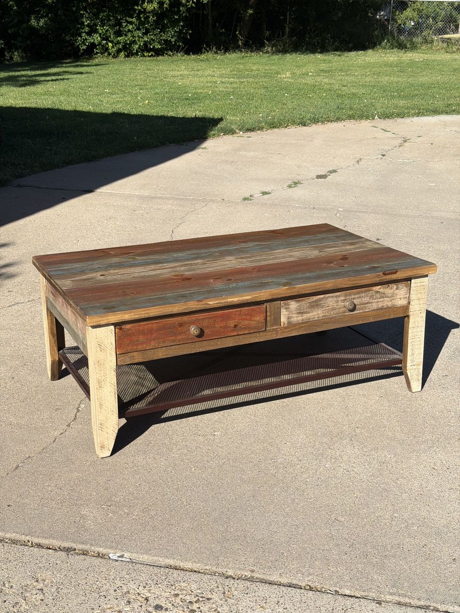 Rustic Farmhouse Coffee Table with 4 Drawers & Metal Mesh Shelf