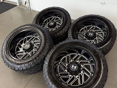 22x12 Hostile "sprokets"/ 37x13.50r22 Tires 8x170