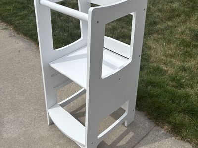Toddlers Kitchen Step Stool with Safety Rail Kids Wooden Standing Tower Mothers' Helper Solid Wood White