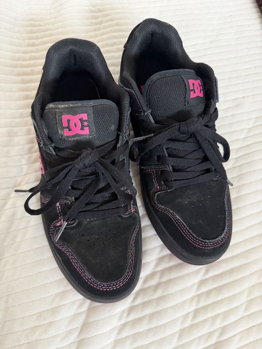 DC Shoes Black & Pink Skate Shoes Women's Size 8 Used - Casual Everyday Wear