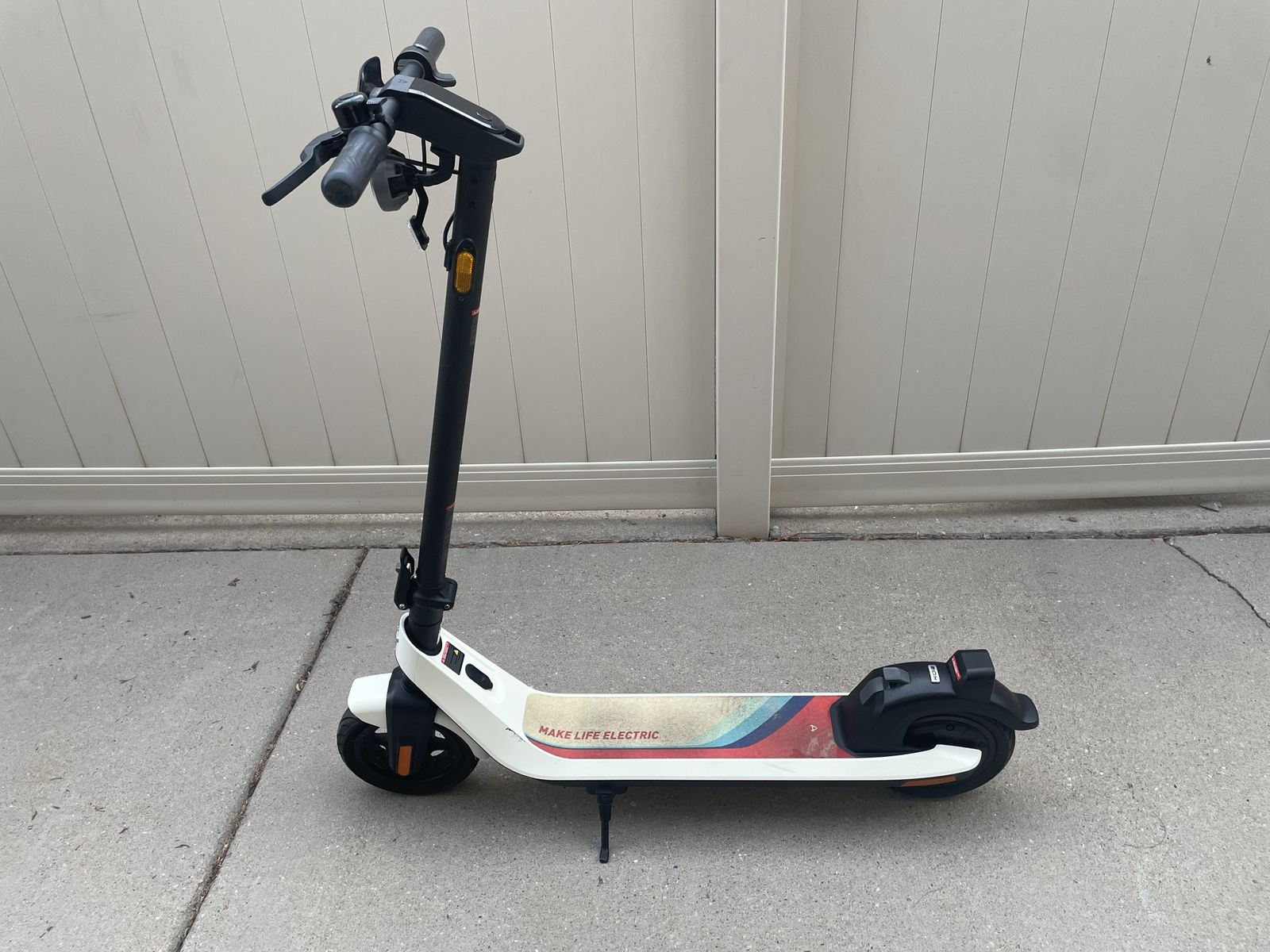 NIU KQi2 Pro Electric Scooter – White – Good Condition