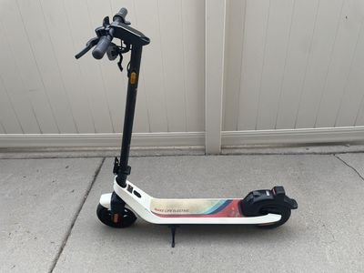 NIU KQi2 Pro Electric Scooter – White – Good Condition