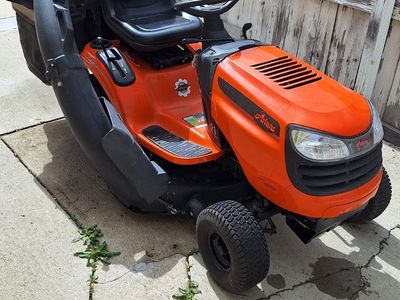 Riding Lawn Mower / Lawn Tractor with Utility Trailer