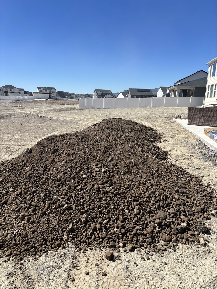 Clean Fill Dirt For Leveling Grade & Filling Holes
