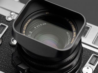 Minolta Rokkor 40mm F2 + Hood (Leica M Mount)