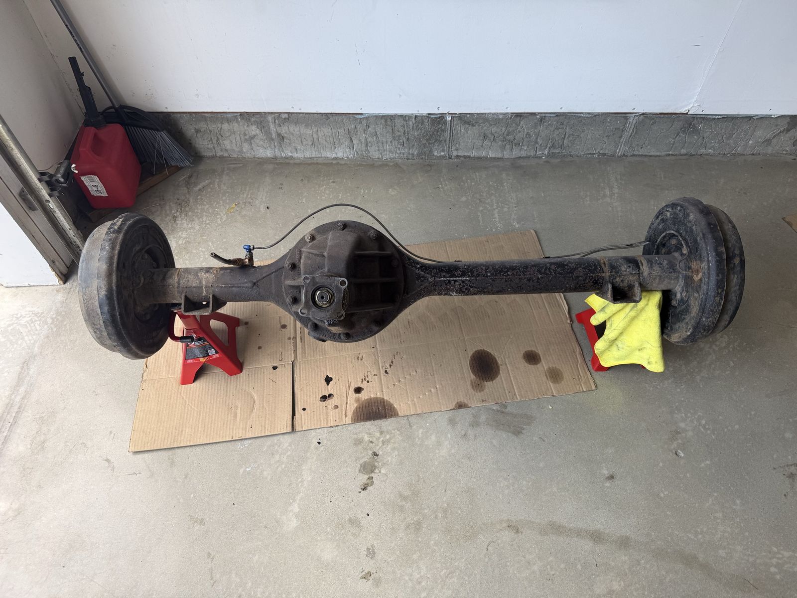 FJ40 Land Cruiser rear axle assembly