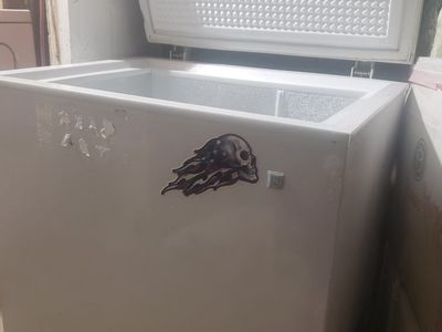 White Chest Freezer - Used Good Condition - Efficient Storage Solution
