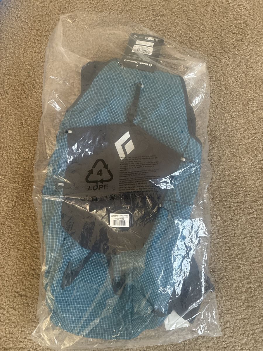 Black Diamond Distance 22 pack. Brand new