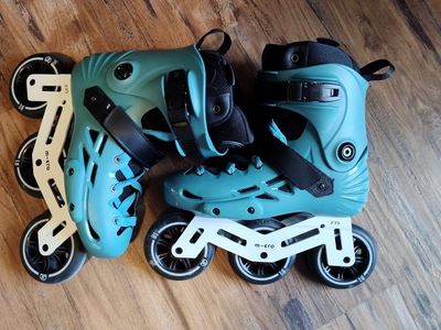 Like New Micro MT3 x100 Inline Skates
