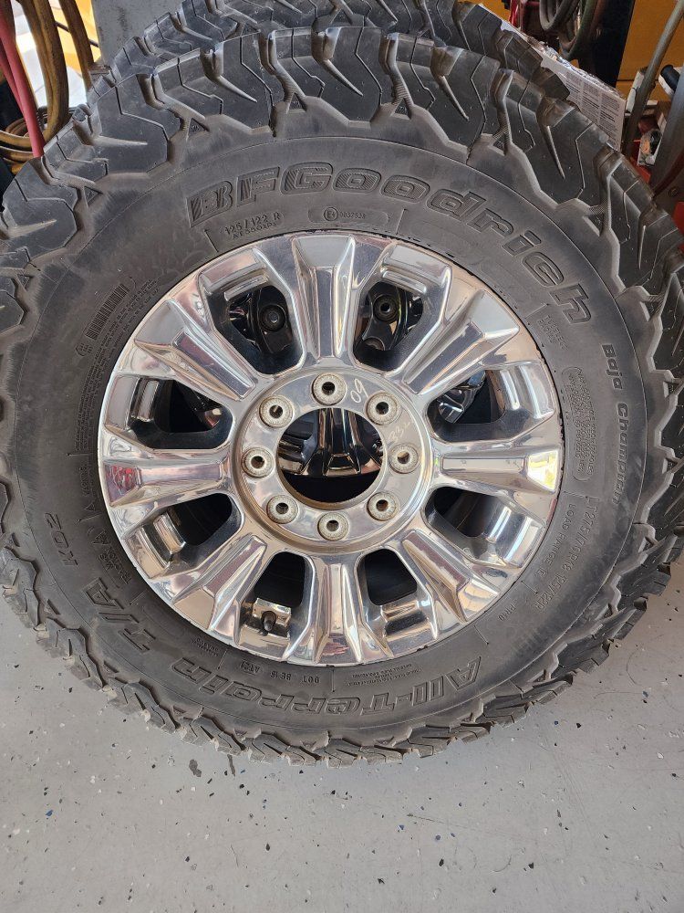 275/70R18 ford f350