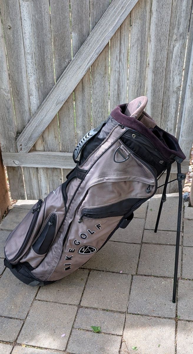 Nike Stand Up Golf Bag
