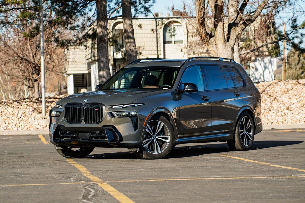 2025 BMW X7 M60i