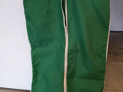 Vintage Kelly Green Garment Bag with pocket and Handle for Travel or Storage
