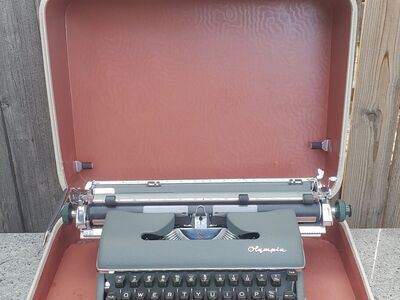 ANTIQUE TYPEWRITER GERMANY OLYMPIA