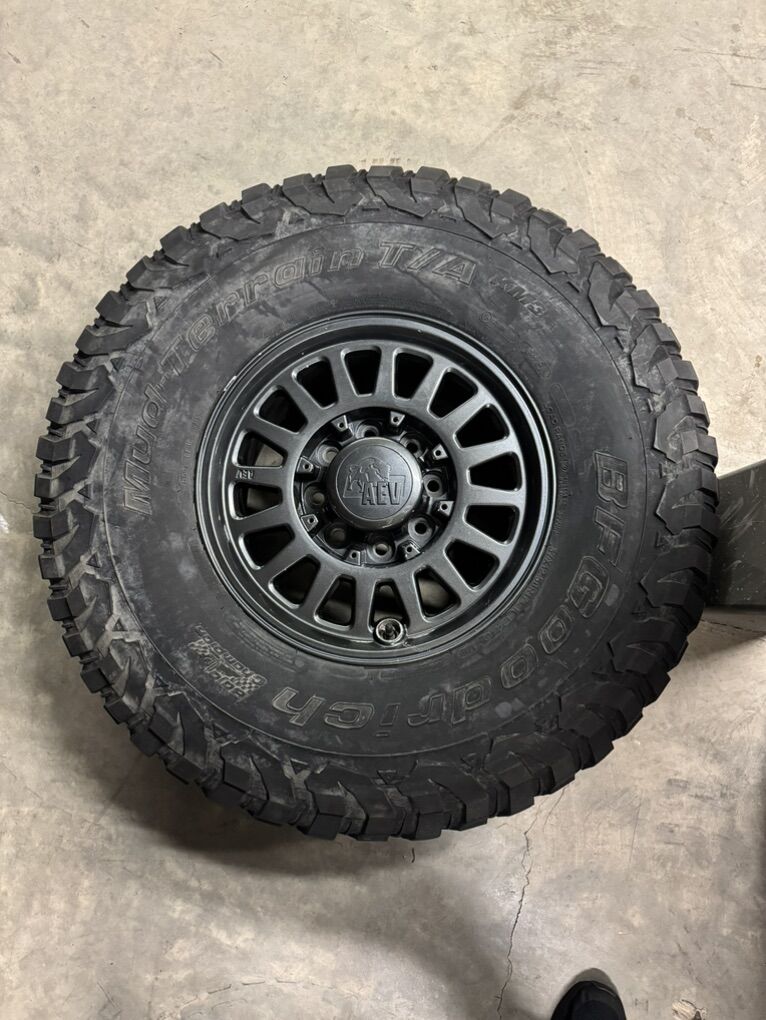 37x12.50R17 BFG KM3 & AEV Wheel