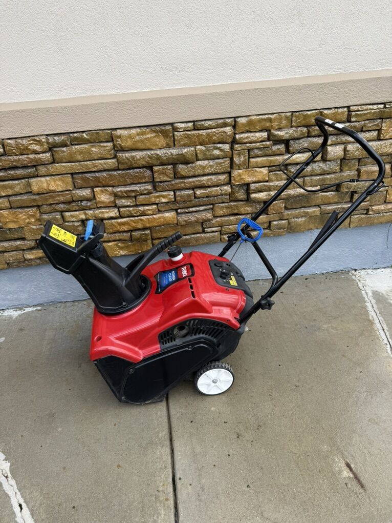 Toro Electric Start Snowblower Like New Condition.