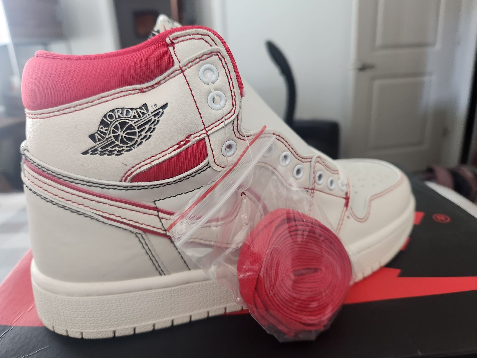 Air Jordan 1 Retro OG High Phantom - 6.5 Y