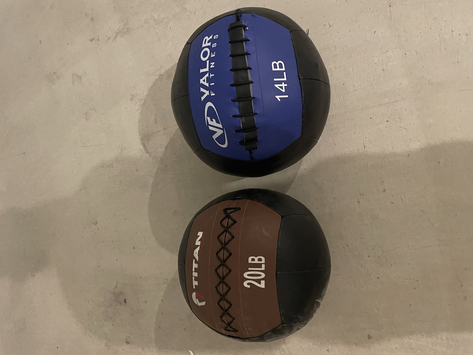 Valor Fitness 14LB & Titan 20LB Medicine Balls - Wall Balls for Strength & Cardio Training