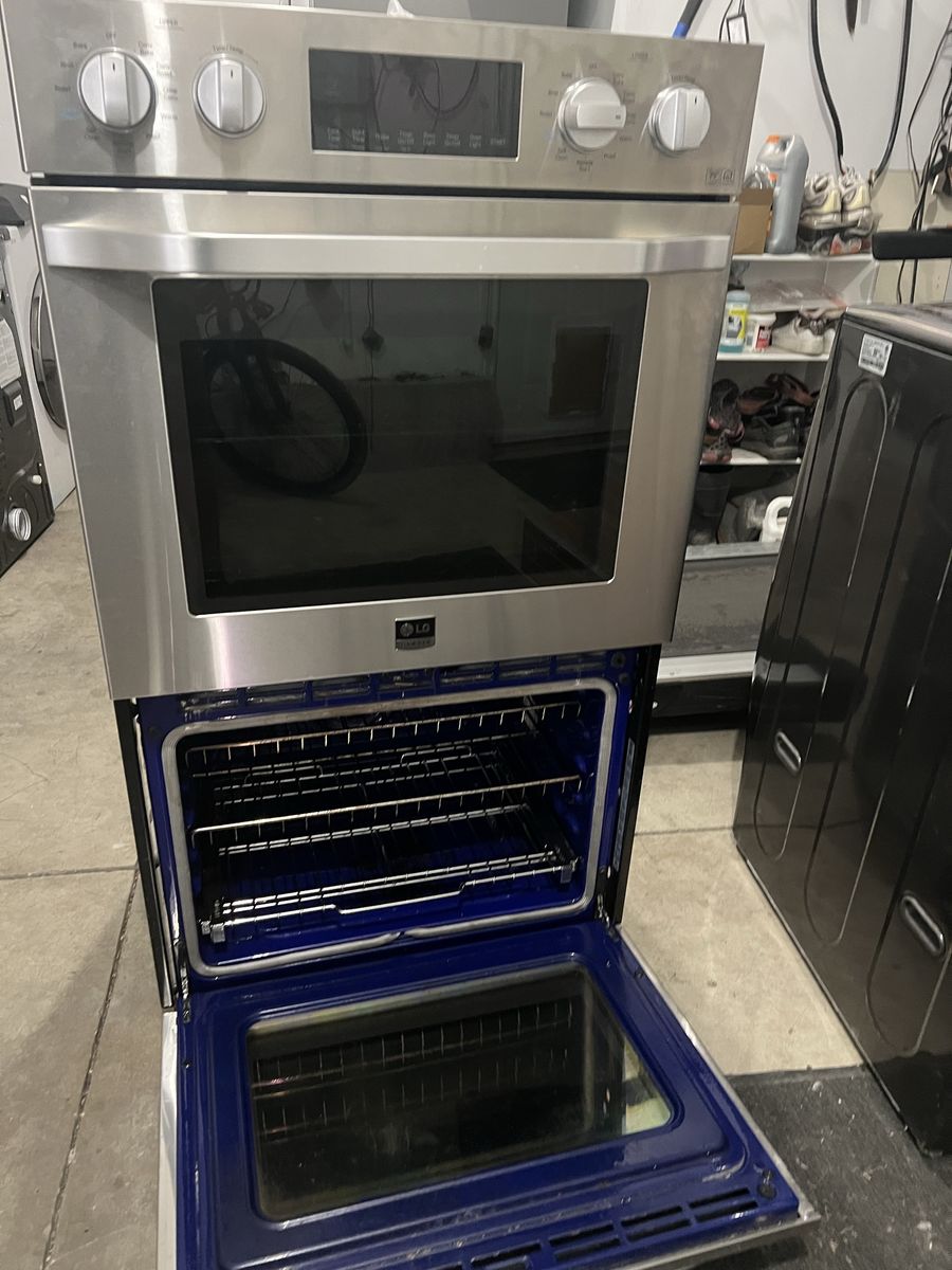 LG STUDIO 4.7 cu. ft. Smart wi-fi Enabled Double Built-In Wall Oven