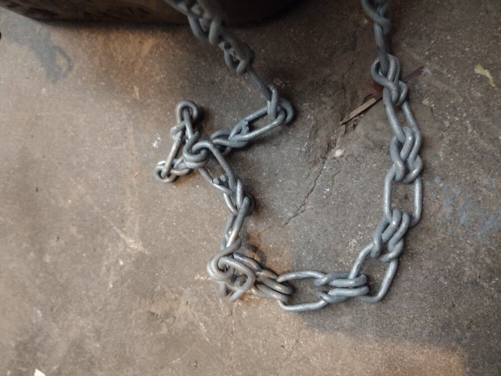 Galvanized chain about 100' ft
In great condition