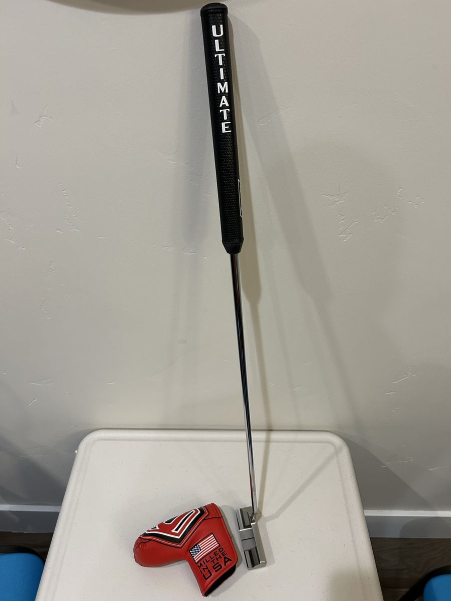 Bettinardi Inovai 5.0 Putter - Ultimate Grip, Red Headcover Included