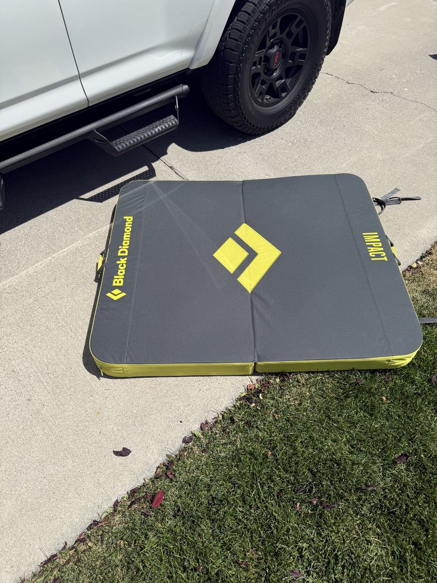Black Diamond Impact Crash Pad Bouldering Mat - Great Condition, Backpack Straps