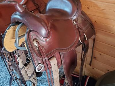 15" Circle Y omaha flex2 trail saddle