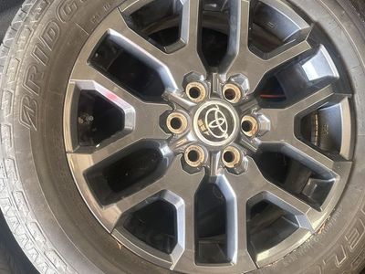 Toyota Tundra wheels and tires