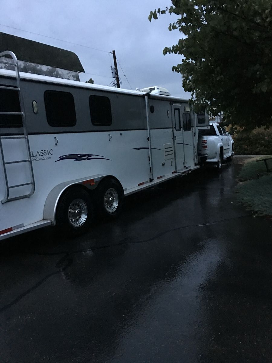 3 horse living quarters horse trailer