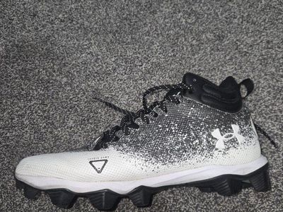 Under Armour Size 9 cleats