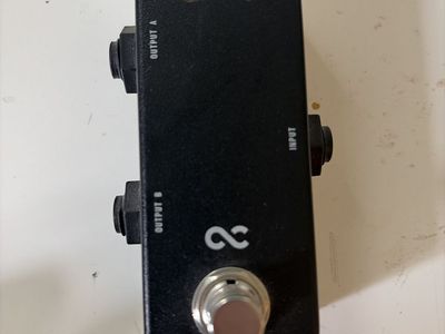 One control minimalist AB box.