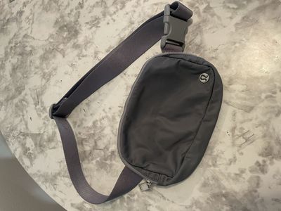 Lululemon Everywhere Belt Bag Crossbody Fanny Pack Grey OS - Versatile & Stylish