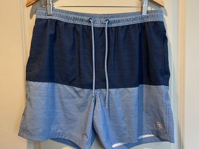 Men's Ocean Current Dark & Light Blue Color Block Swim Trunks, Size medium, Elastic Waist, Drawstring, 6" Inseam, Pockets