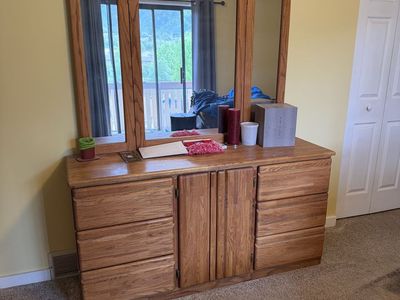 Solid Oak Dresser with Mirror – Excellent Condition