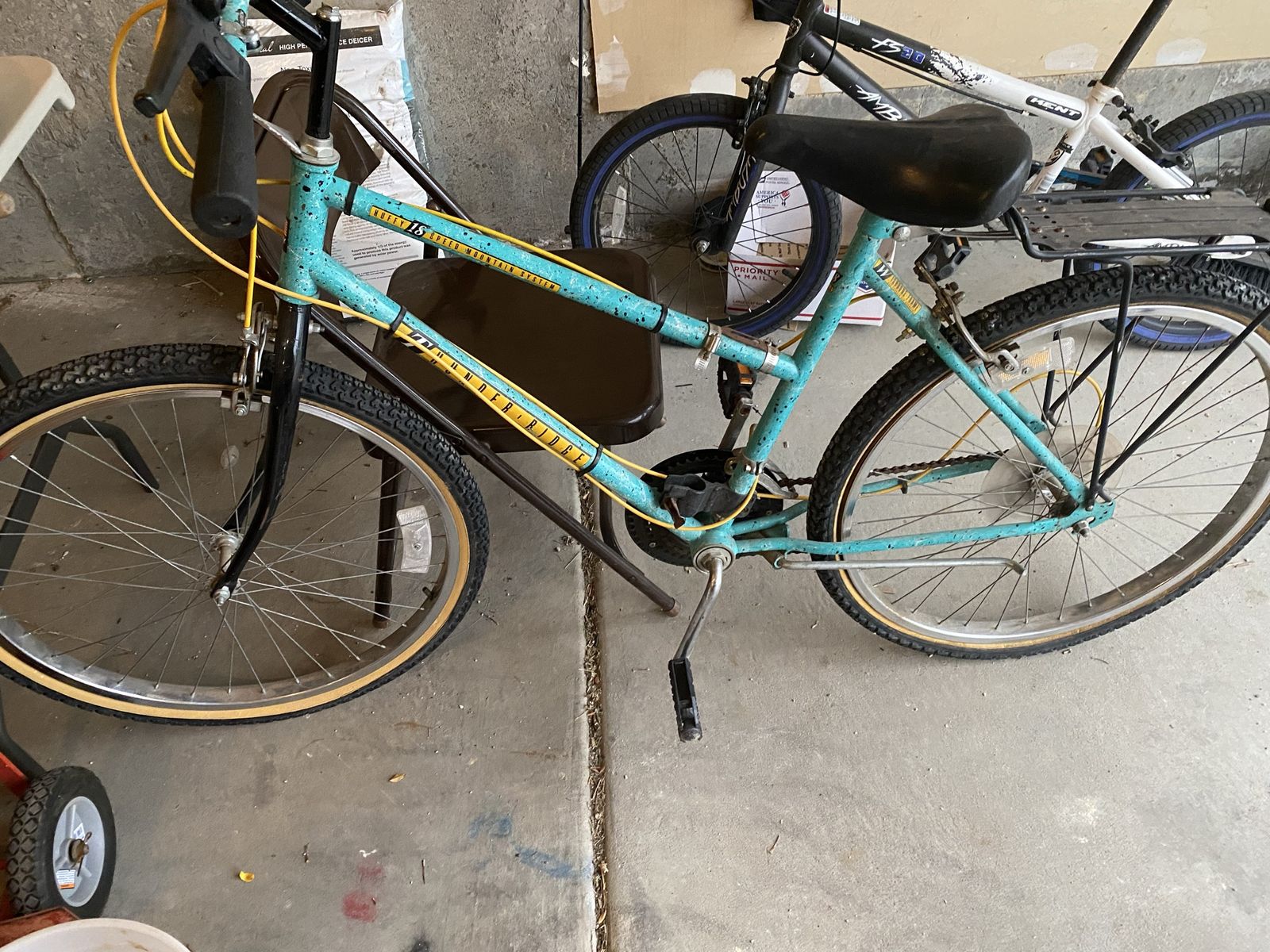 Vintage Huffy Thunder Ridge 18-Speed Mountain Bike - Teal