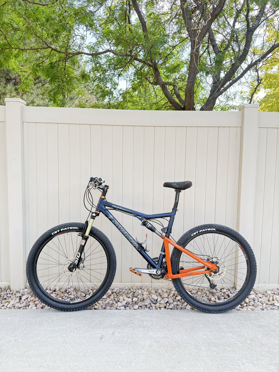 Santa Cruz Blur XC Full Suspension Mountain Bike - Fox Float - RockShox SID Dual Air fork