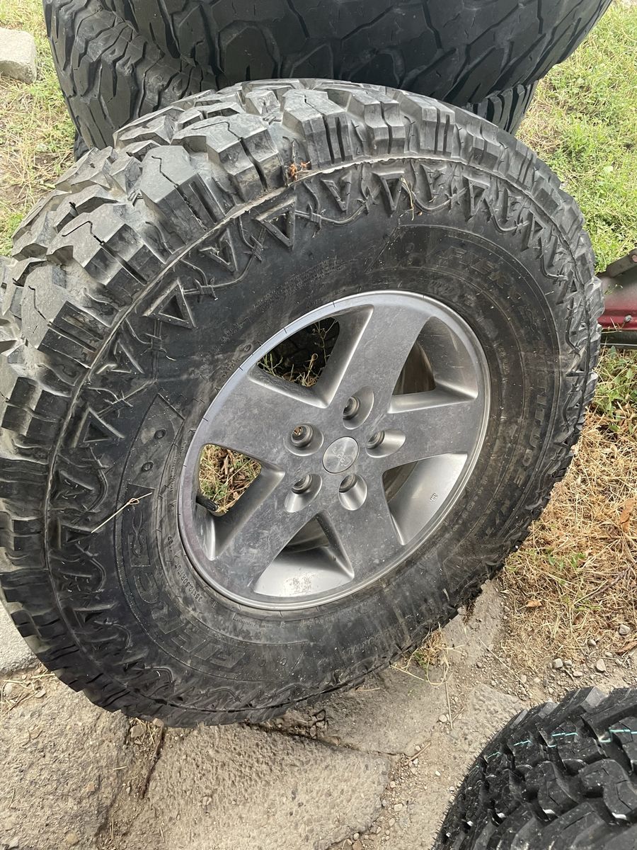 Jk spare wheel and tire 