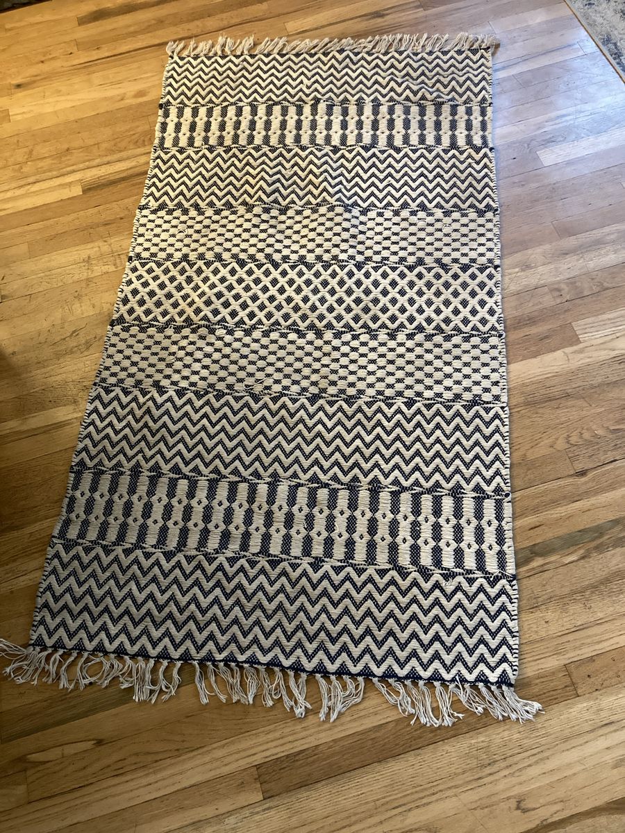 Blue and white cotton accent rug