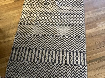 Blue and white cotton accent rug