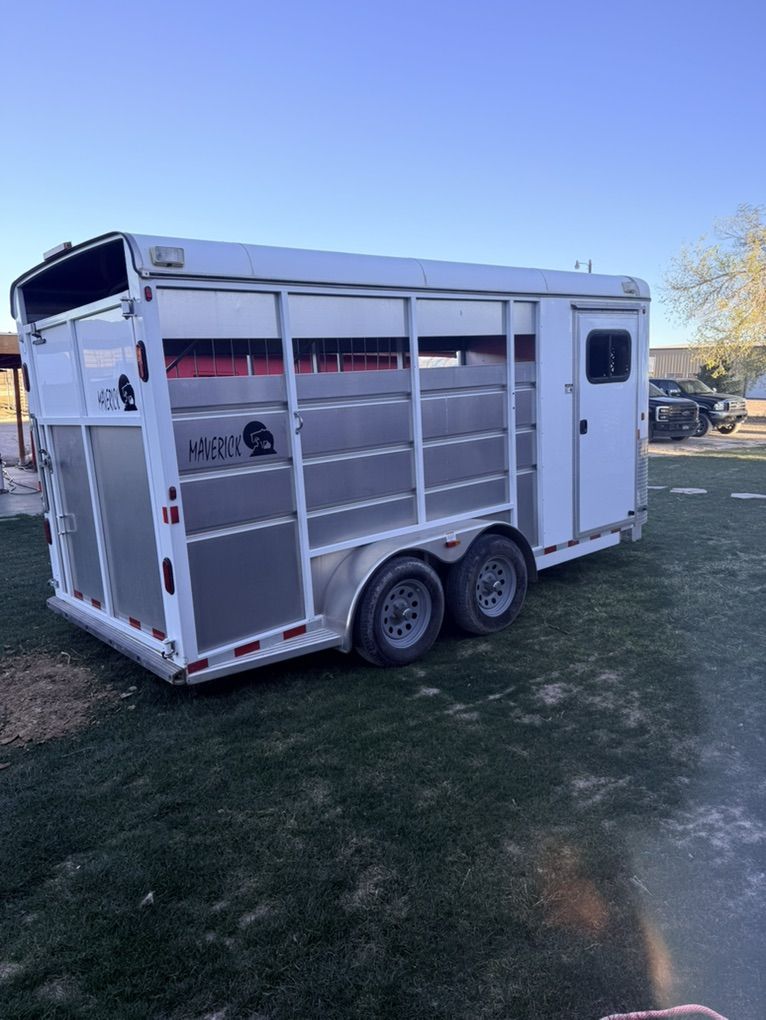 2021 Maverick 3 Horse Trailer