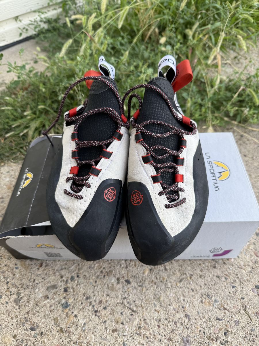 NEW La Sportiva Genius Chalk White Climbing Shoes - EU 41.5 - Box Included