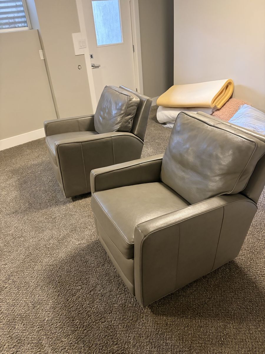 Leather reclining chairs 