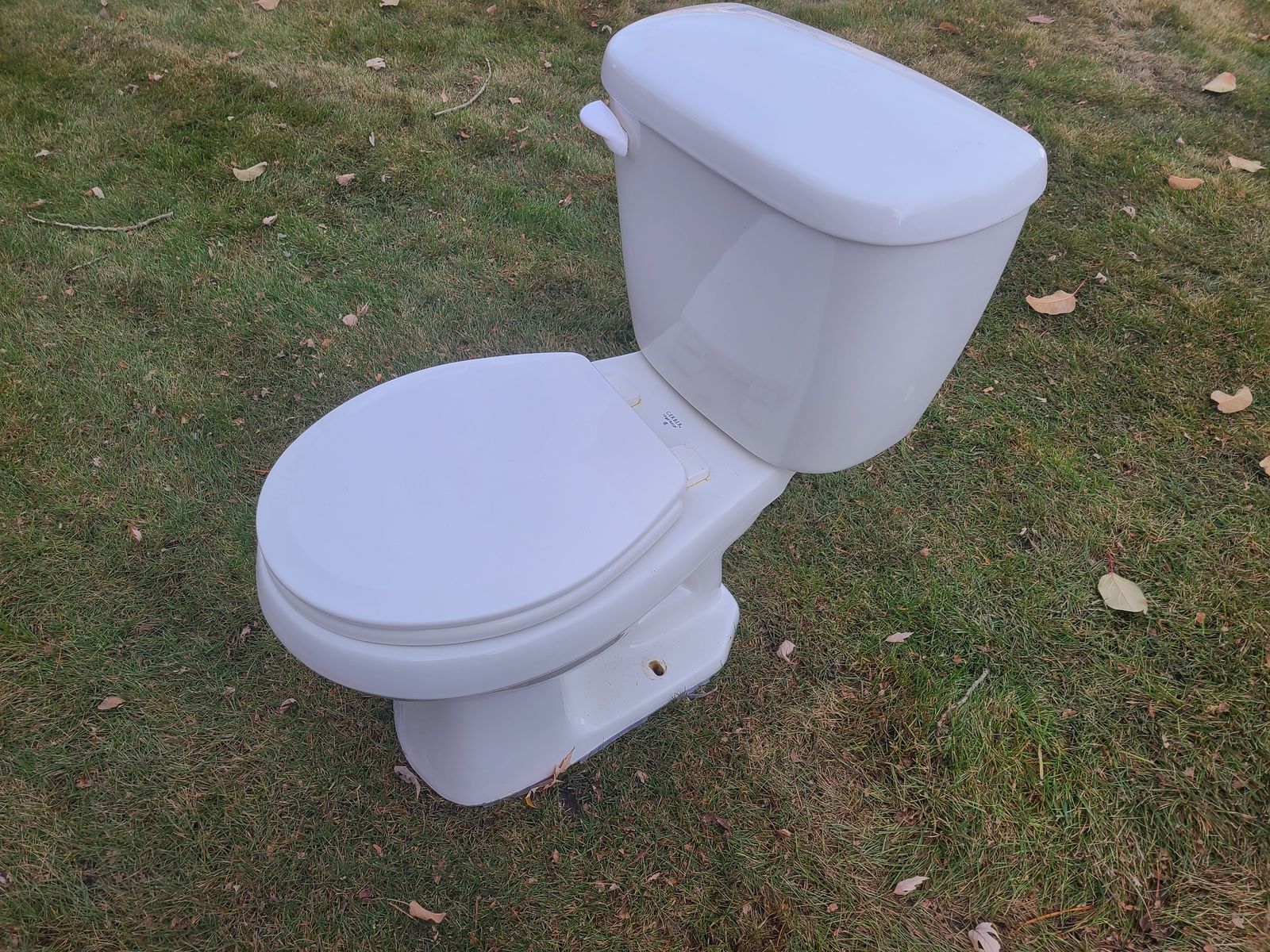 Toilet like new, great condition!